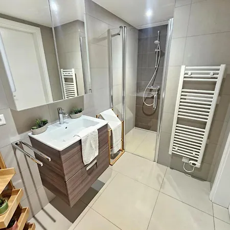 Relaxing 1 Bedroom Flat With Terrace And Parking