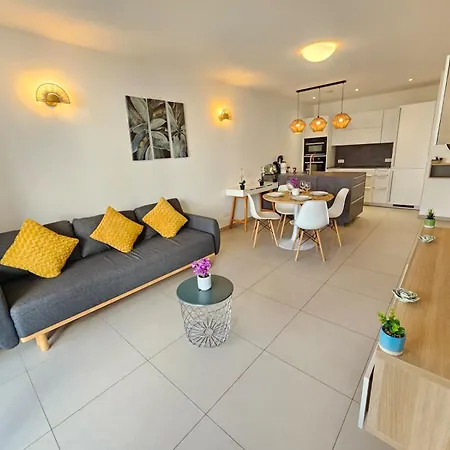 Relaxing 1 Bedroom Flat With Terrace And Parking *