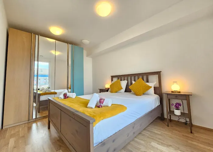 Relaxing 1 Bedroom Flat With Terrace And Parking *