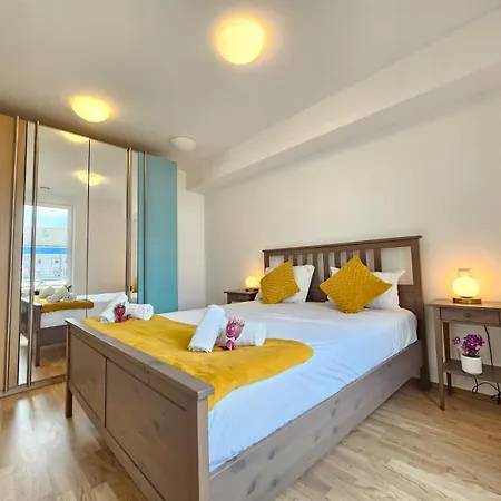 Relaxing 1 Bedroom Flat With Terrace And Parking *