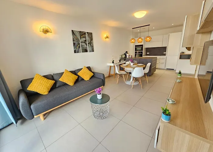 Relaxing 1 Bedroom Flat With Terrace And Parking *